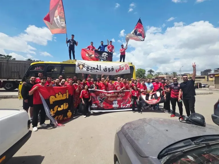 شاهد ترحال جماهير الأهلي لحضور مباراة بيراميدز