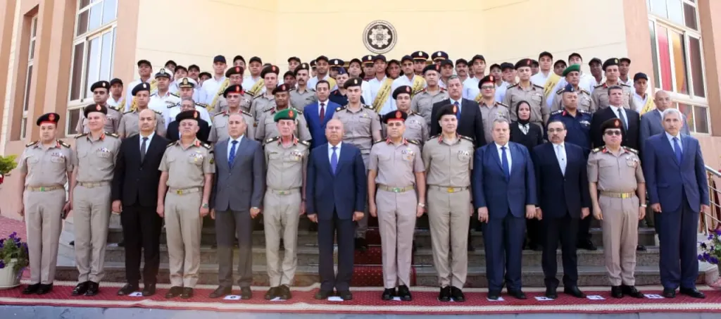 الأكاديمية العسكرية المصرية تنظم مراسم الإحتفال بتخرج دورات تدريبية للمرشحين للعمل بوزارة النقل