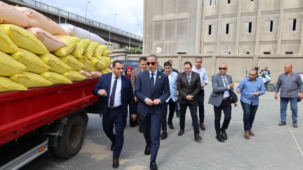 محافظ الجيزة من صومعة إمبابة: توريد 50 ألف طن قمح حتى الآن.. و12 موقعًا تخزينيًا لتسهيل الاستلام ودعم المزارعين