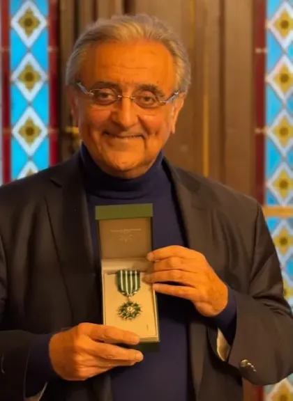 رمزي يسى يتوج عالميًا.. وزيرة الثقافة: وسام فرنسا شهادة جديدة على ريادة الفن المصري