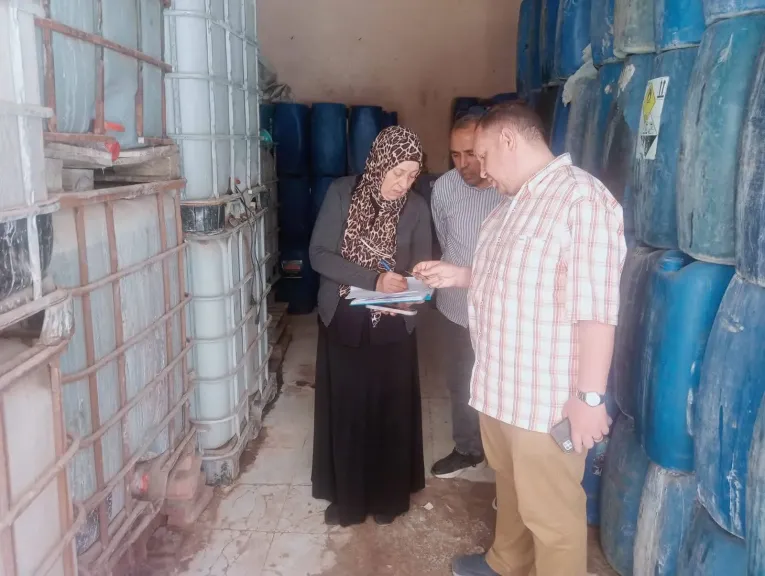 قبل وصولها للأسواق.. ضبط 2100 لتر كلور مجهول المصدر بالخانكة