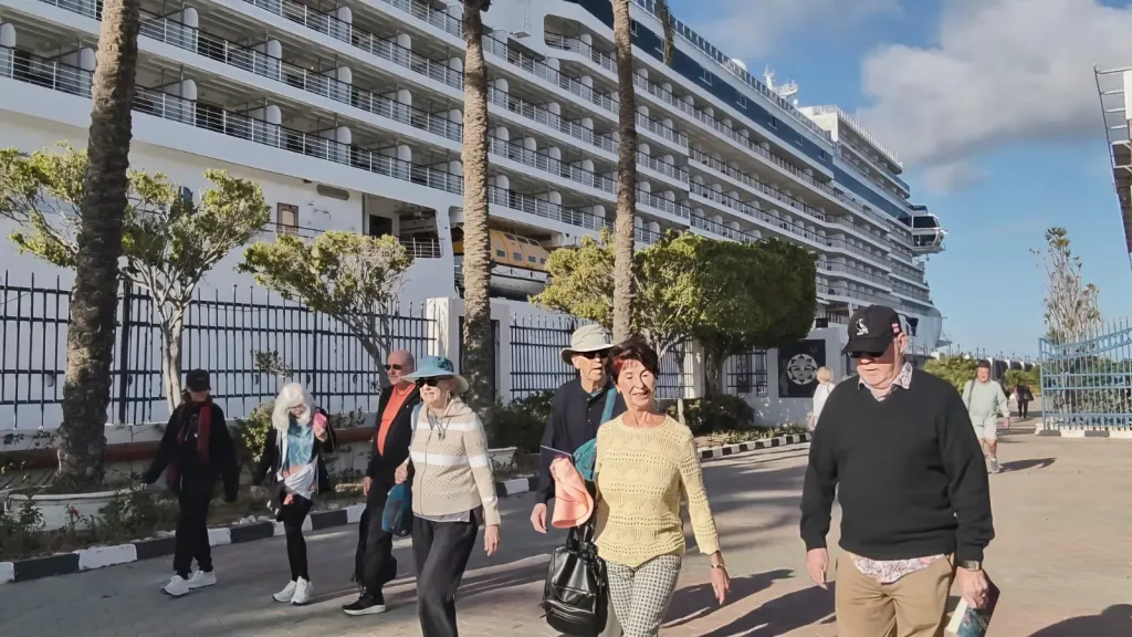 ميناء الإسكندرية تستقبل 1300راكب علي السفينة السياحية Seven Seas Grandeur