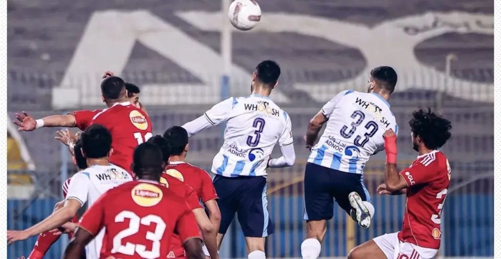 بيراميدز يتقدم على الأهلي في قمة الدوري.. تغييرات فنية وأحداث نارية في الشوط الثاني