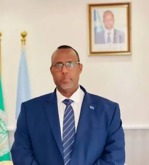 سفير الصومال بالقاهرة يعزي رئيس الوزراء الدكتور مصطفى مدبولي في وفاة والده