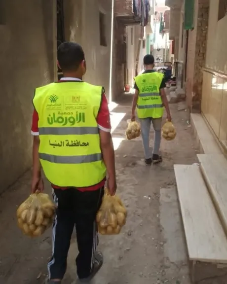 تواصل جمعية الأورمان تنفيذ قوافل علاجية وأنشطة دعم غذائي واجتماعي بعدد من المحافظات