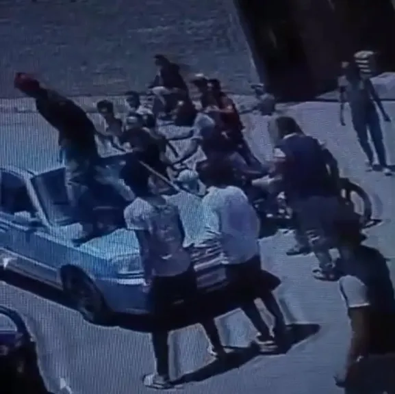 بعد تداول فيديو.. القبض على 3 أشخاص بتهمة التعدي على مهندس وتكسير سيارته في الطريق العام بقنا