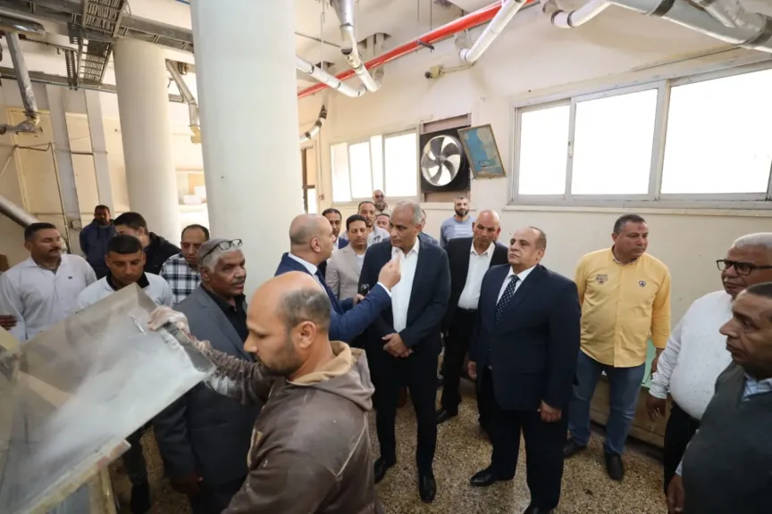 بطاقة 385 طن/ يوميًا.. محافظ كفرالشيخ يتفقد مطحن سلندرات عاصمة المحافظة لإنتاج الدقيق التمويني