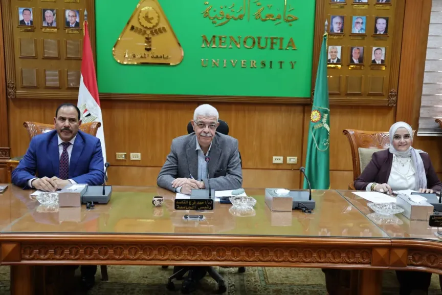 رئيس جامعة المنوفية يتراس  لجنة المنشآت الجامعية ويتابع المشروعات الجامعية