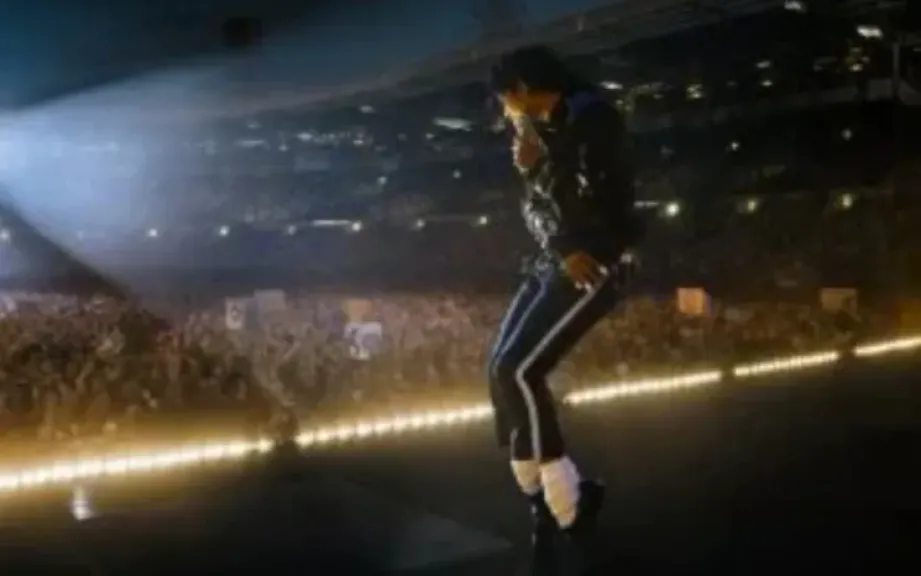 إقبال جماهيري واسع يضع فيلم ”Michael” في صدارة أفلام السيرة الموسيقية