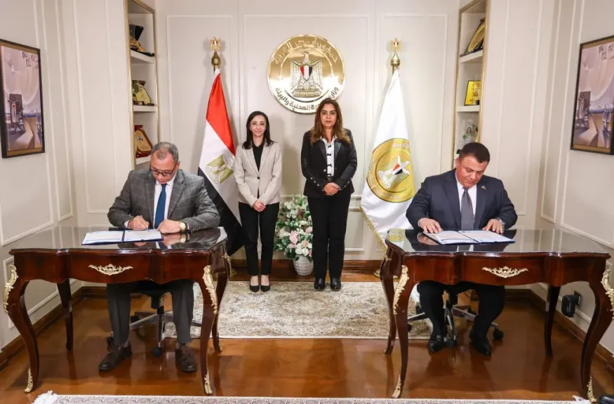 وزيرة التنمية المحلية ومحافظ البحيرة تشهدان توقيع عقود تشغيل وصيانة وتطوير 3 مجازر