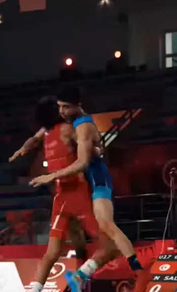 فهلوة بطل أفريقيا… حسونة يدهش القارة بحركة مصارعة خرافية