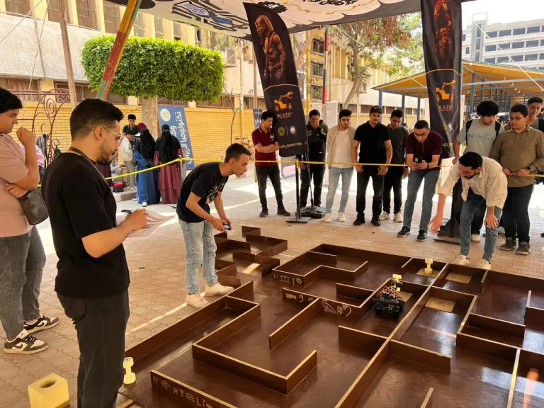 انطلاق فعاليات النسخة الثانية من مسابقة الروبوتات ”Plaza 2” بكلية الهندسة بمشاركة 65 فريقًا من 20 جامعة مصرية