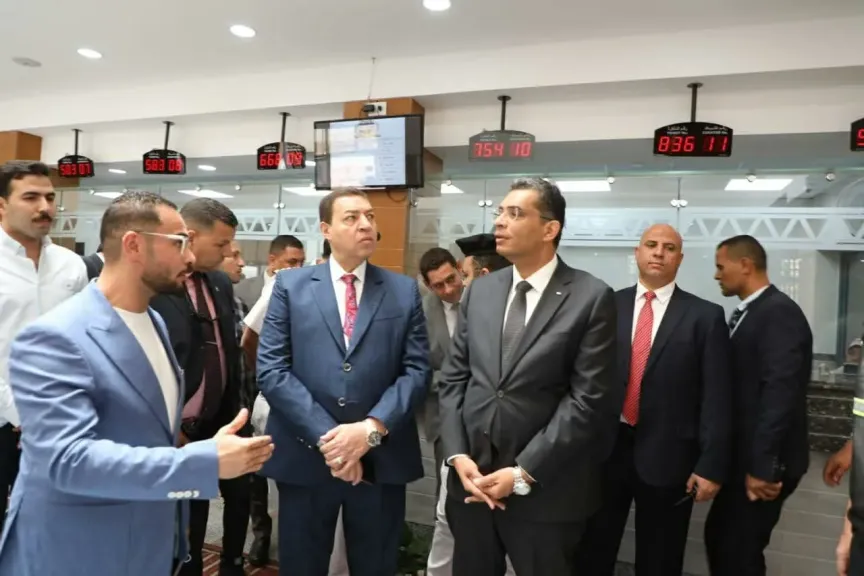 محافظ البحر الأحمر  يتفقد وحدة مرور سفاجا الجديدة