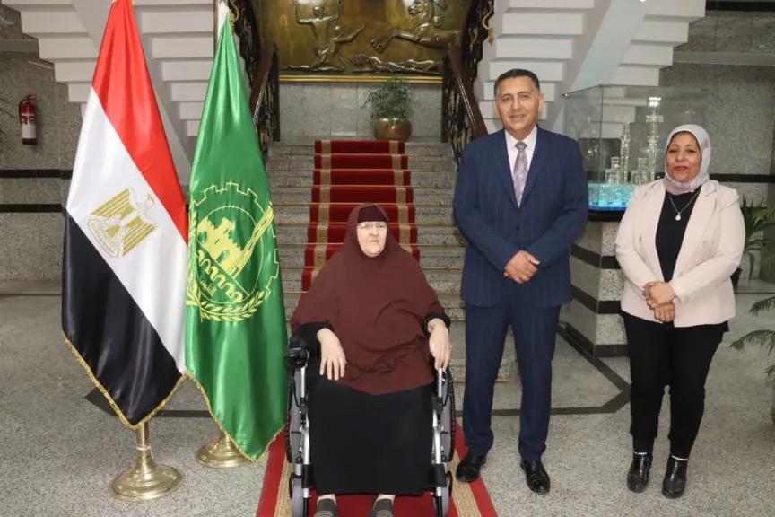 دموع تحولت لفرج.. تدخل سريع من محافظ القليوبية يغير حياة 3 أسر