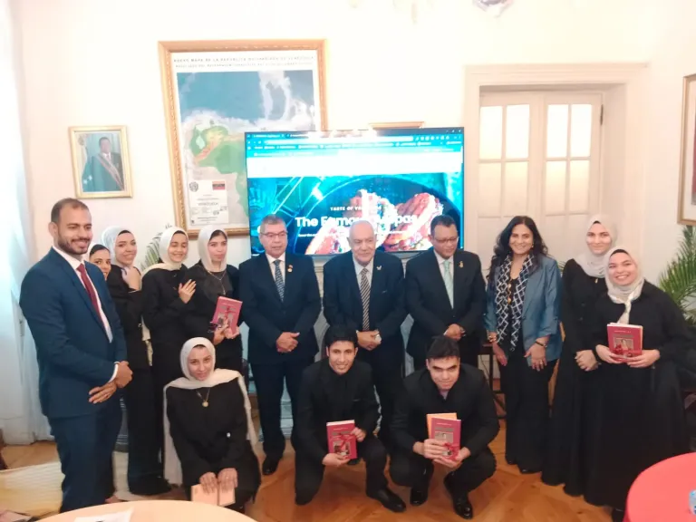 “السياحة بين مصر وفنزويلا” مشروع تخرج طلبة مصريين تشهده السفارة الفنزويلية