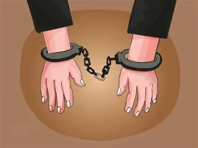 انتقام قاتل في الصف.. الجدة تعترف بحقن حفيديها بالكلور لإيذاء زوجة ابنها (تفاصيل)