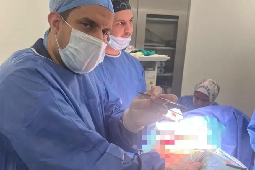 سباق مع الموت.. أطباء بنها ينجحون في إنقاذ مرضى بعمليات دقيقة