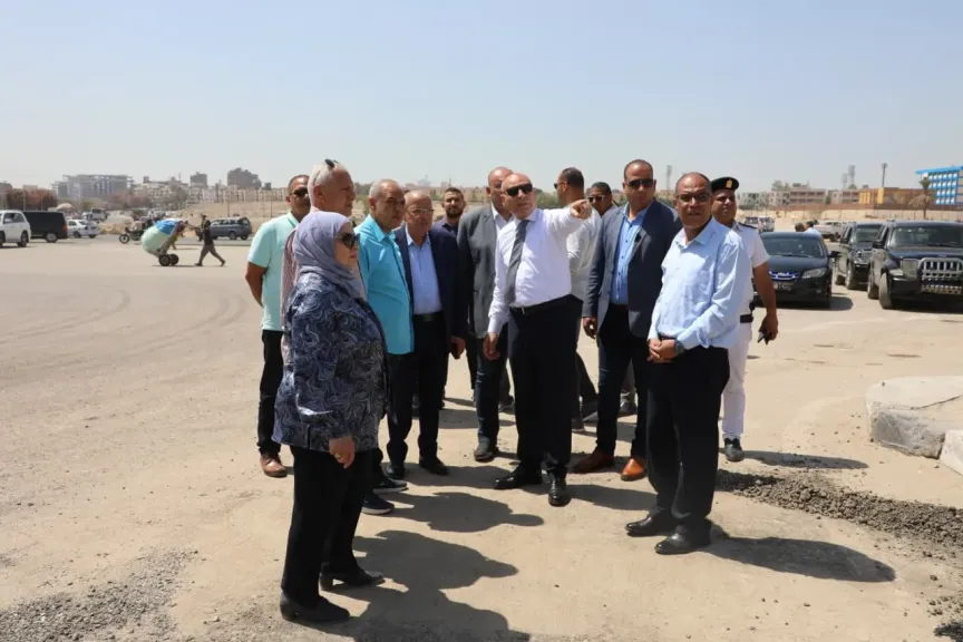 محافظ القاهرة خلال الجولة 