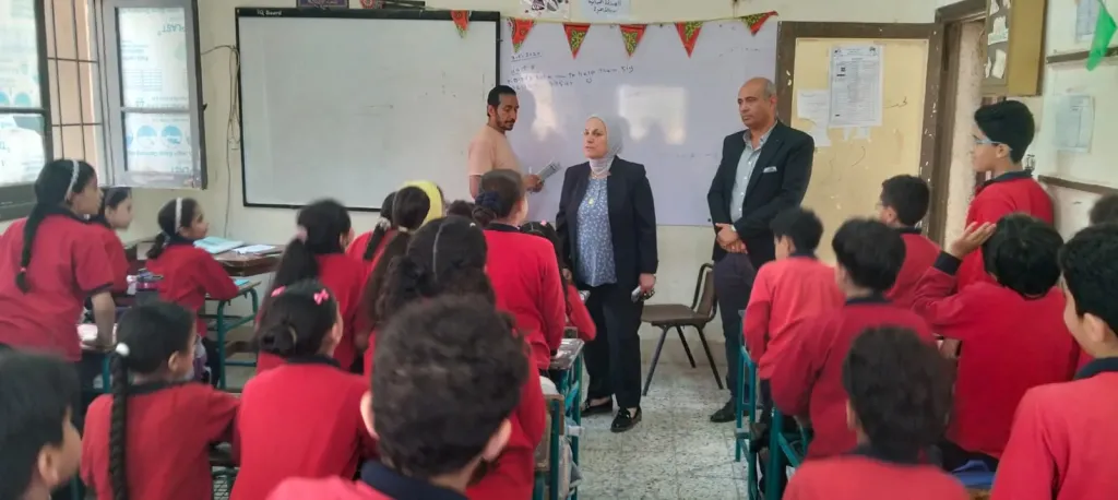 جولات مفاجئة لـ«أبو كيلة» بمدارس الزيتون وعين شمس.. وتؤكد: لا تفوق بدون التزام