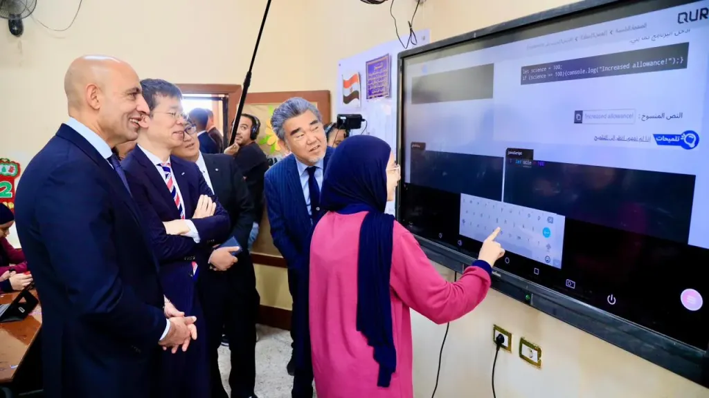 سقوط شاشة عرض بحفل مدرسي في الهرم.. بيان عاجل من التعليم