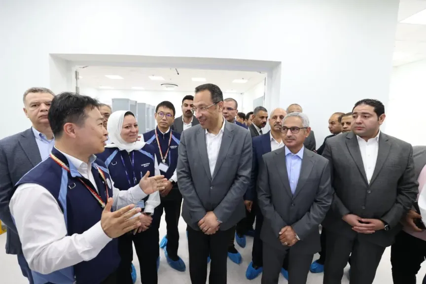 وزير الاتصالات  :مصنع سامسونج نموذجًا عمليًا للتكامل بين الخبرات العالمية والكفاءات المصرية