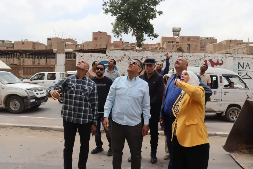 لا تهاون مع المخالفين.. المحافظ يقود هدم أبراج مخالفة بشبرا الخيمة