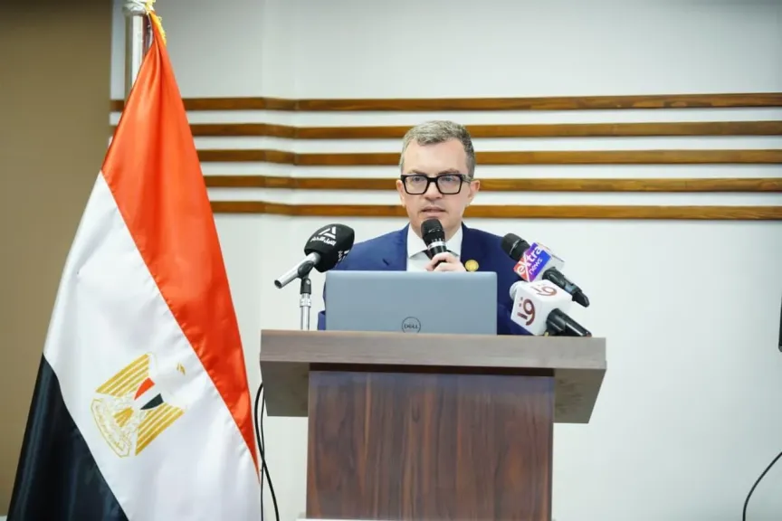 وزير التخطيط يلتقي أصحاب المشروعات الفائزة بالمبادرة الوطنية للمشروعات الخضراء الذكية