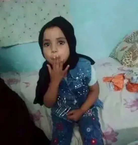 الطفلة سجدة بالسلام