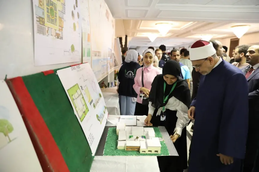 بمشاركة 25 جامعة و100 مشروع.. رئيس جامعة الأزهر يفتتح معرض التطبيقات الهندسية