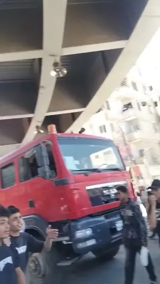بعد بلاغ من فتاة.. الحماية المدنية تنقذ قطة معلقة أعلى كوبري نجع حمادي في قنا