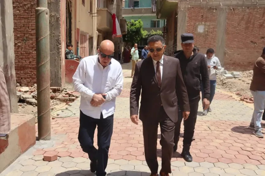 شوارع كفر شكر في ثوب جديد.. المحافظ يتفقد أعمال التطوير ويشدد على الجودة