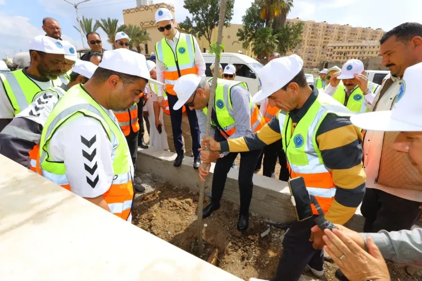 ضمن المبادرة الرئاسية «100 مليون شجرة»..محافظ كفرالشيخ يزرع الأشجار ضمن فعاليات «جملية يا بلدي»