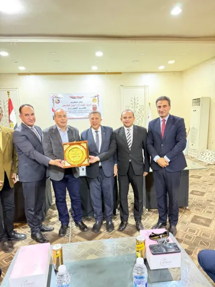 مدير ”تعليم البحيرة” يكرم قائد قطاع مدارس التأسيس العسكري بالبحيرة وكفر الشيخ