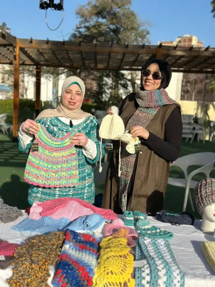 من إبرة وخيط ..سها سعيد تحول  الكروشيه من هواية متعبة إلى فن مُربح يلهم السيدات بالبحيرة