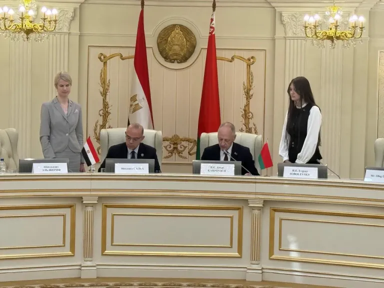وزير الاستثمار يوقع بروتوكول تعاون شامل مع نظيره البيلاروسي لتعزيز التكامل الاستثماري والتبادل التجاري