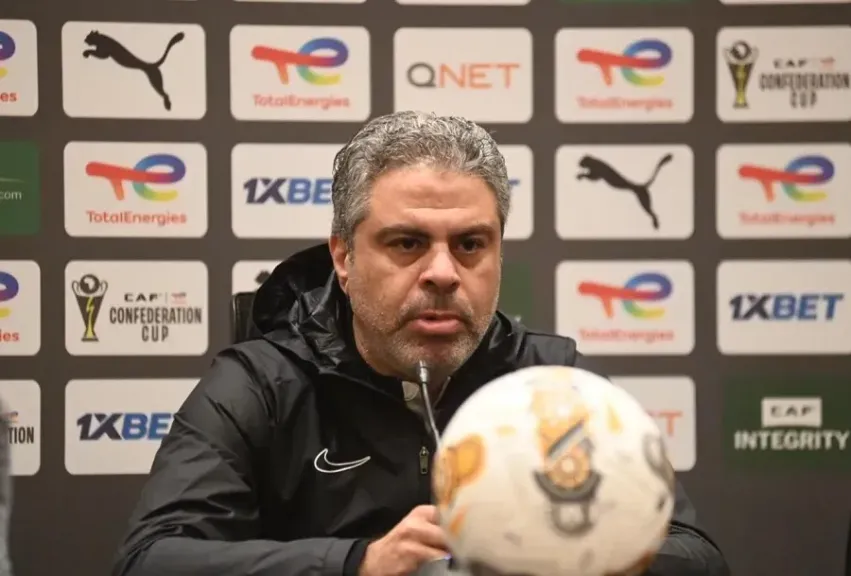 صدمة في معسكر الزمالك.. معتمد جمال يواسي محمد شحاتة بعد وفاة والده قبل نهائي الكونفدرالية