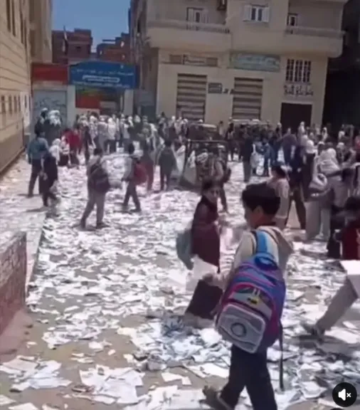 تعليم الدقهلية يحسم الجدل... فيديو تمزيق الكتب المدرسية