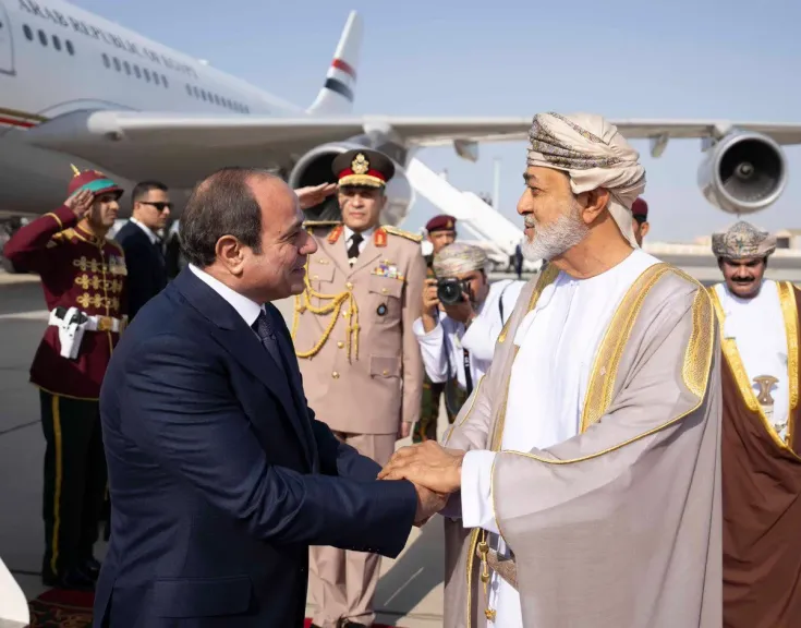 الرئيسُ السيسي يصلُ إلى سلطنة عُمان في زيارةٍ أخويّةٍ خاصّة تتناول تطورات الأوضاع في المنطقة وتداعياتها السياسية والاقتصادية