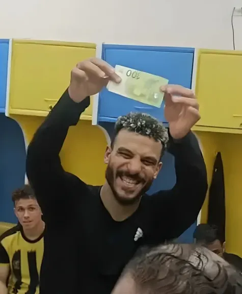 شكري نجيب