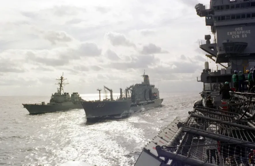 جانب من حصار ايران بحريا