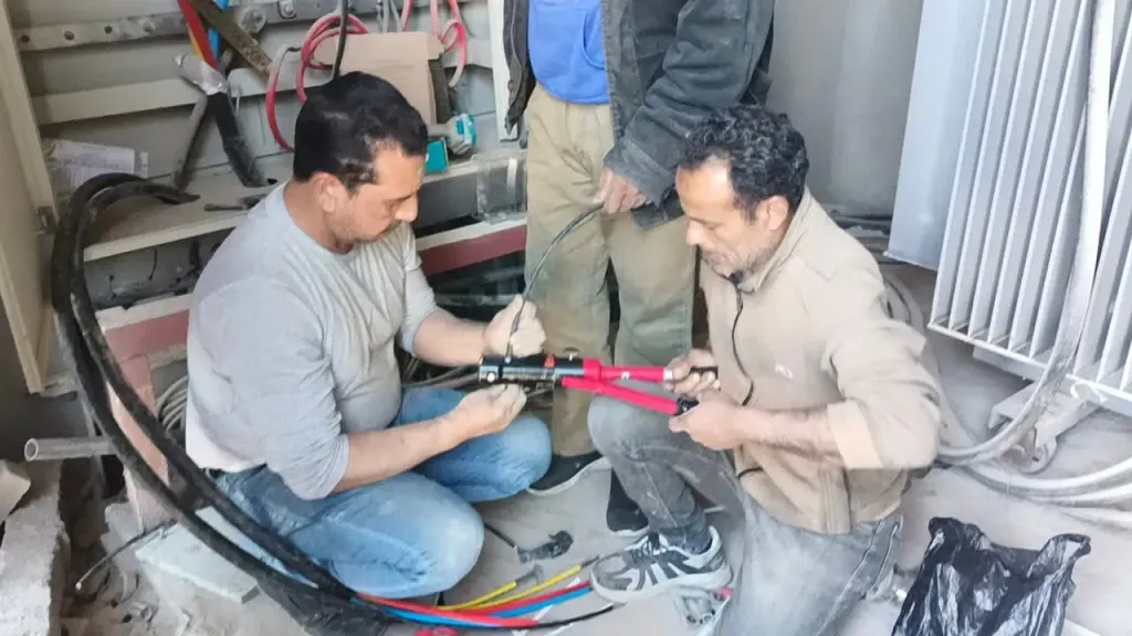 ️ ضمن مبادرة «جميلة يا بلدي».. محافظ كفرالشيخ يتابع إطلاق التيار الكهربائي لأعمدة الإنارة الجديدة بطريق عمر أبو العز «السلخانة» بمدينة دسوق