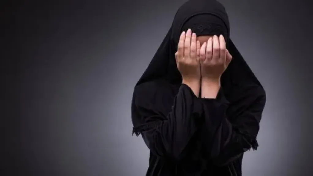 خنقتهم بالإيشارب.. حجز قضية «سيدة الشروق» المتهمة بقتل أطفالها الـ 3 للنطق بالحكم