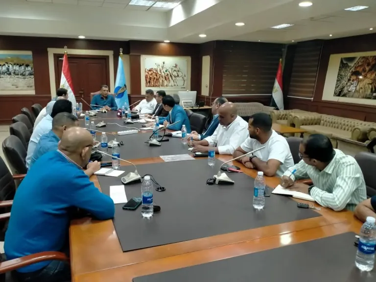 محافظ البحر الأحمر يرصد تقدم مشروعات الصرف الصحى بالغردقة