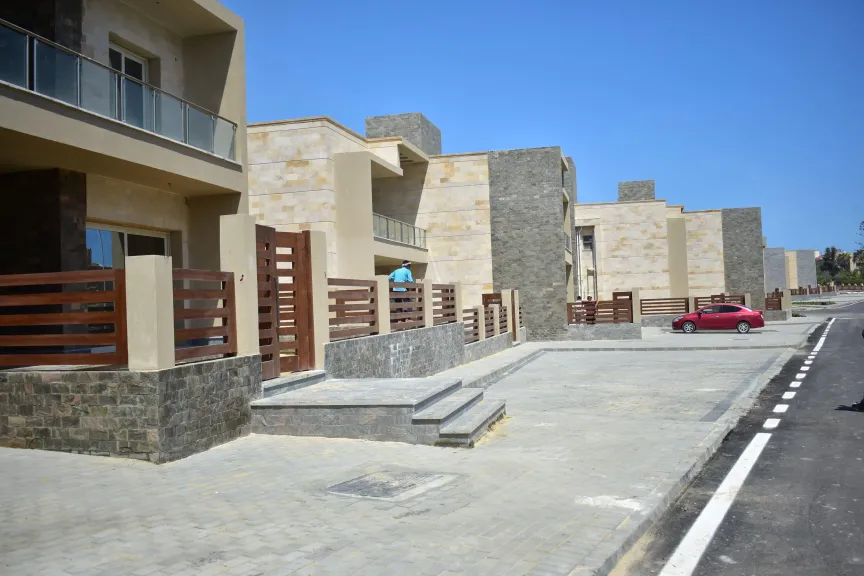 وزيرة الإسكان تتفقد أعمال التطوير بمارينا 1 و2 ومشروع نفق ربط البحيرات الشمالية ببحيرات نيو مارينا الجنوبية وأعمال تطوير مدخل مارينا 5