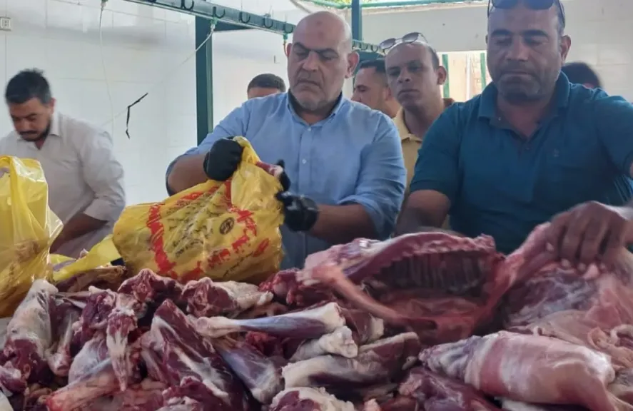 ضبط طن لحوم داخل “سلخانة سرية” بمزرعة في العبور قبل توزيعها على المواطنين