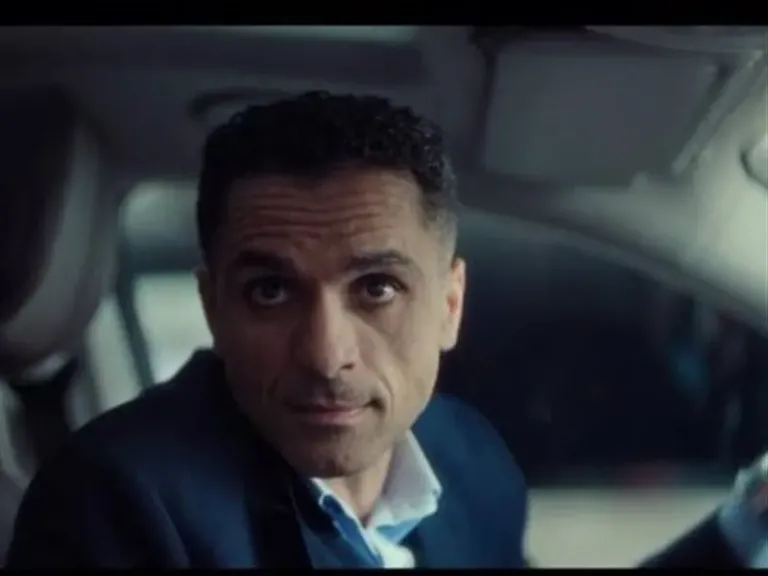 سامي الشيخ يحاول الوصول لحسابات عائشة بن أحمد في ”الفرنساوي”