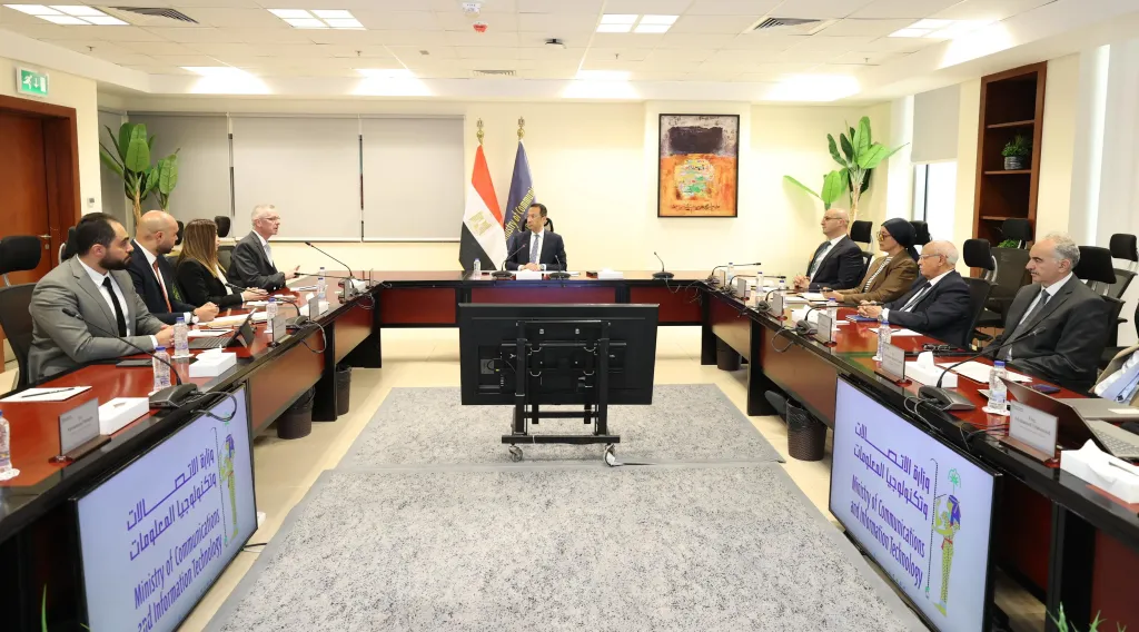 وزير الإتصالات يبحث مع ”إريكسون” خطط التوسع في مصر وتعزيز التعاون في تكنولوجيا الشبكات والتدريب الرقمي
