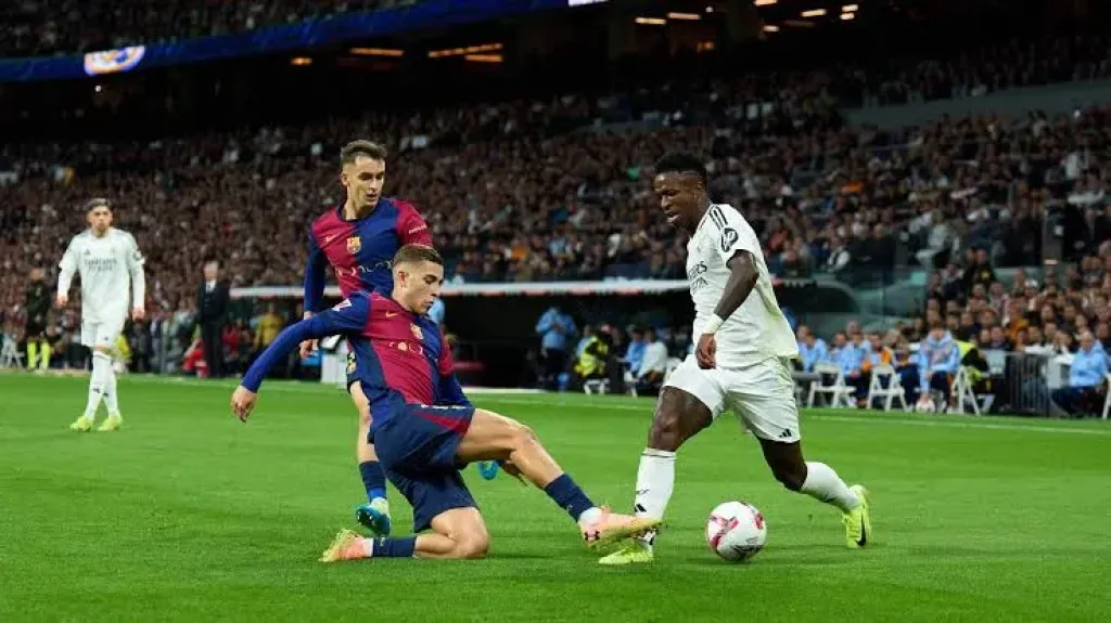 برشلونة ينهي الشوط الأول بهدفين دون رد أمام ريال مدريد بالدوري الإسباني