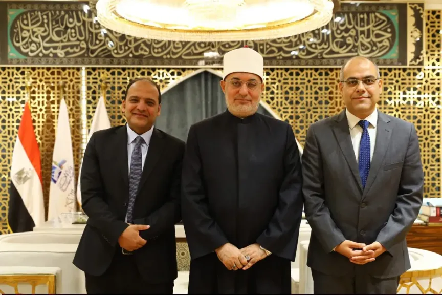 نائب رئيس هيئة الرقابة النووية والإشعاعية يزور مفتي الجمهورية تقديرًا لدعمه التوعوي لمجلة الهيئة