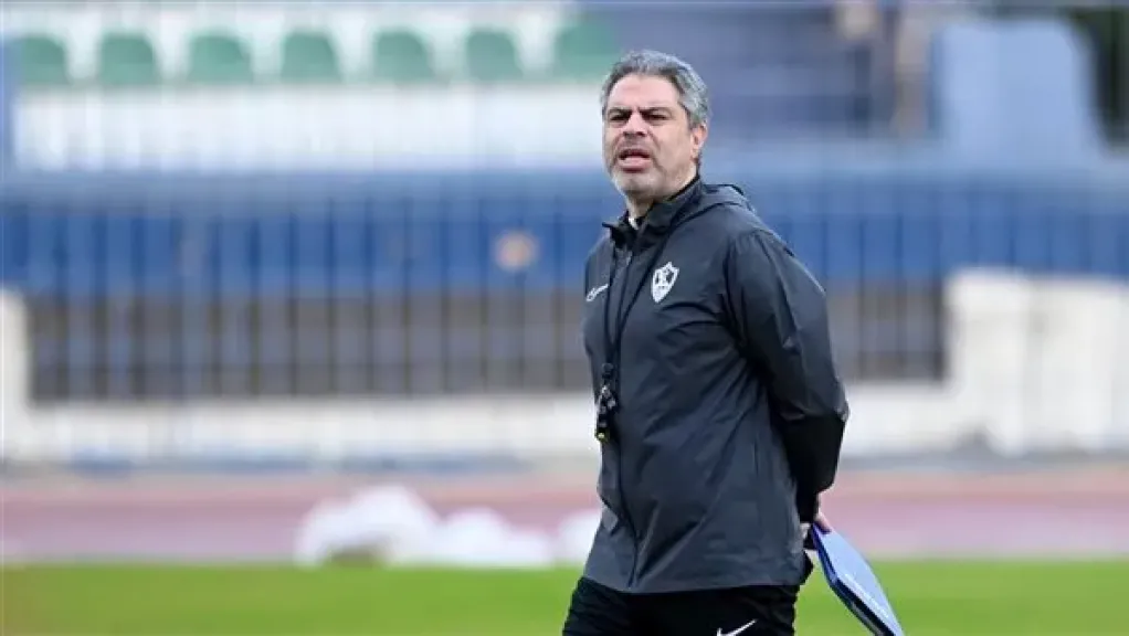 معتمد جمال يشعل حالة الطوارئ داخل الزمالك قبل النهائي.. تحذيرات من الفردية وقرارات حاسمة في التشكيل